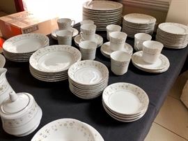 Antibes 8080 China Set