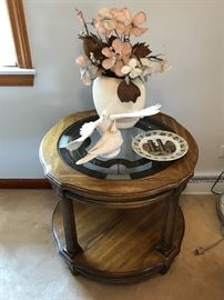 round end table, decor