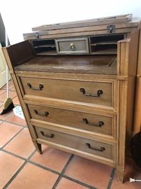 Hepplewhite style bachelors desk 