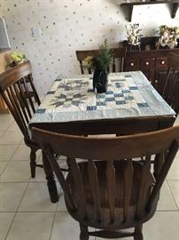 Kitchen table, 4 chairs plus a leaf