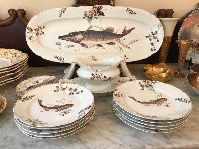 Very nice antique Austrian porcelain fish set, with platter, plates and sauce boat. 