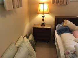 Second night stand & lamp