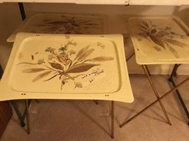 Close up of the vintage metal TV trays (4)