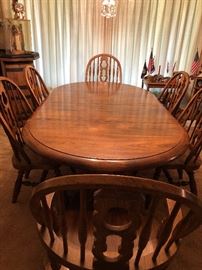 Amish Tennessee Oak Furniture Made in America, Americana 50" round table with 2 leaves 2 Arm chairs, 6 dining chairs 