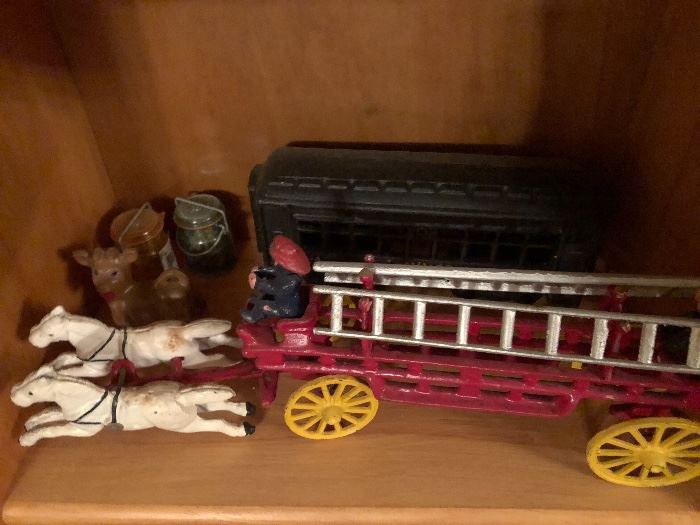 Vintage Fire Engine cast iron pulled by horses