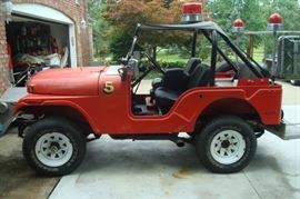 The other side of the jeep. A few dings and a couple of rust spots, otherwise in good condition.