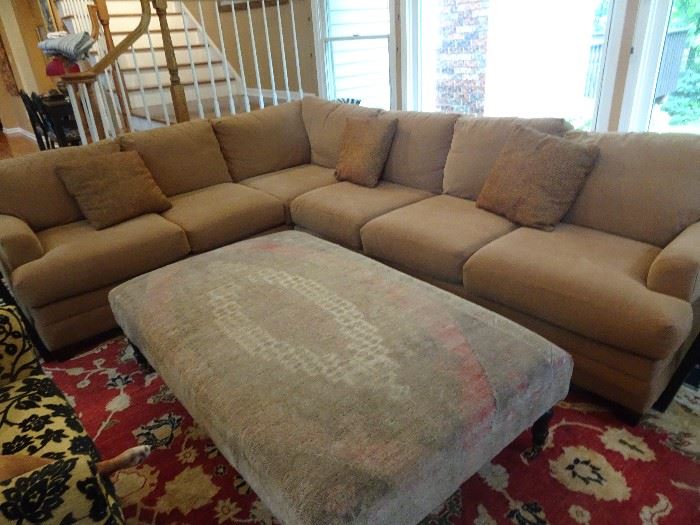 Bassett Sectional Sofa 