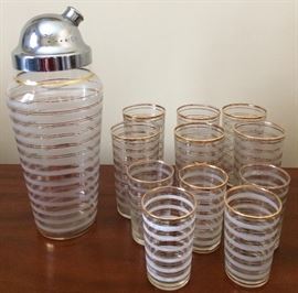 Incredible bar set!!! It is so hard to find an entire set!