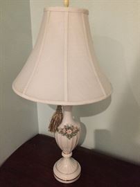 Simple and elegant.... nice vintage lamp! PAIR of these!