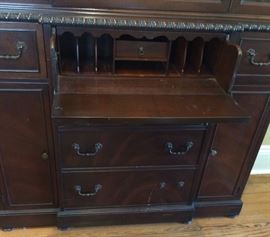 Put your laptop on here and you have a nice small desk!