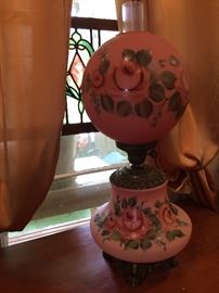 Stunning "Gone With the Wind" Lamp.