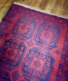 Red and Blue .... any Ole Miss fans out there? This is a nice small area rug in great condition!