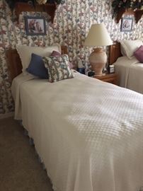 twin bedroom set w/sealyposturpedic mattresses
