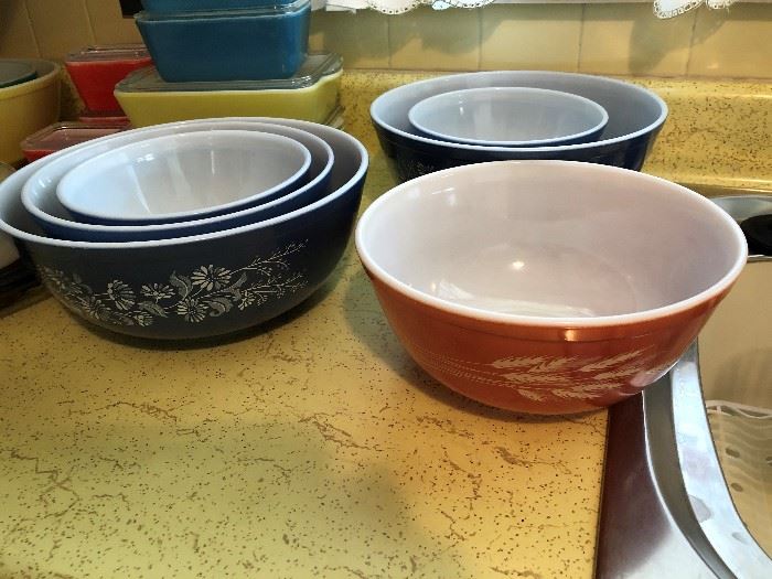 Vintage Pyrex Dishes