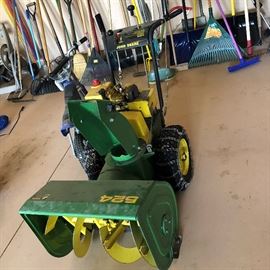 John Deere 524 Snow Blower