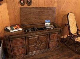 Vintage Imperial D-802R Stereo, Record, 8-Track Cabinet 