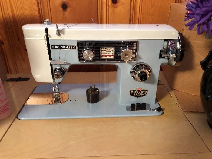 Deluxe Push Button Zig-Zag Heavy Duty Dressmaker Sewing Machine 