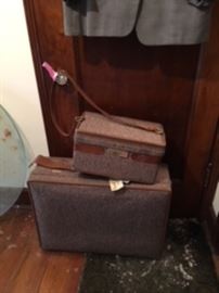 Hartman luggage in MINT condition! Head across the hall into the artist loft 