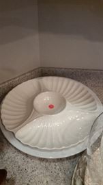 Chip & dip, shell motif