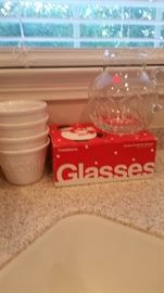 Crate & Barrel individual popcorn bowls, large pitcher, & Skating Snowmen  glasses - NIB.