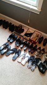 Ladies shoes, flip-flops, & boots
