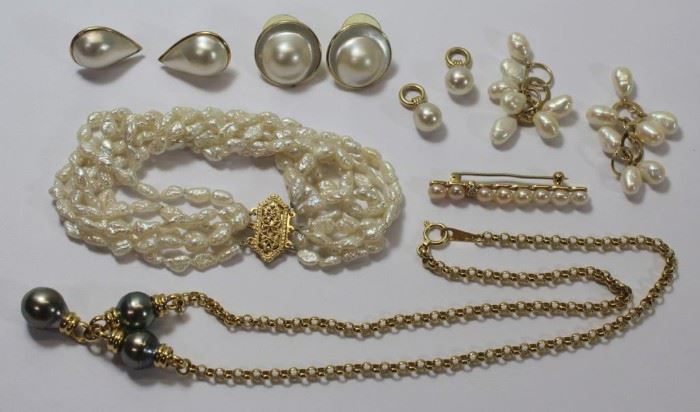 JEWELRY Assorted Gold and Pearl Jewelry Grouping