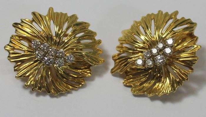 JEWELRY Pair of Dankner kt Gold and Diamond Ear