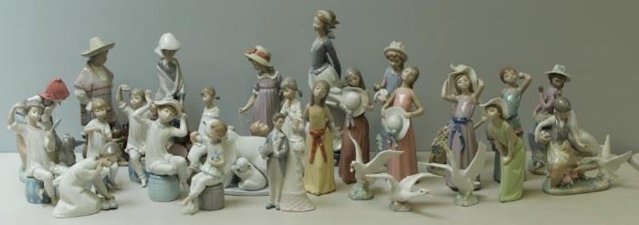 Large Lot of Lladro Figurines