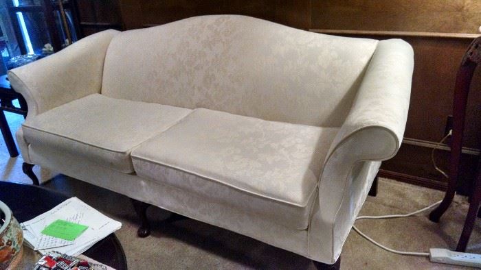 Traditional Style Sofa.