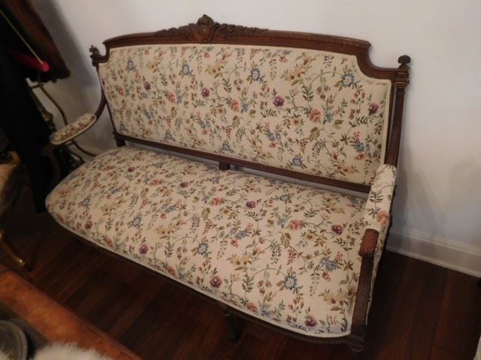 victorian  sofa-matches  the  chairs