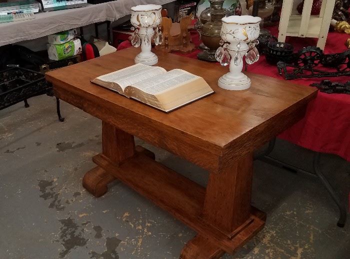 Much oak furniture!! Oak library table