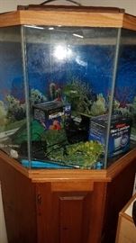 Corner fish aquarium w/ base