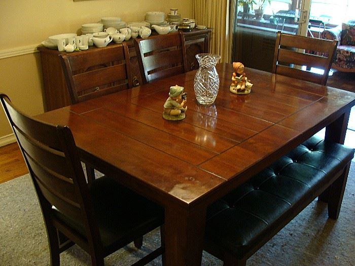 Beautiful like new contemporary dining set with 6 chairs