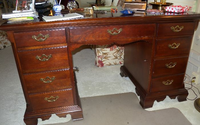Thomasville chippendale style desk with drawers