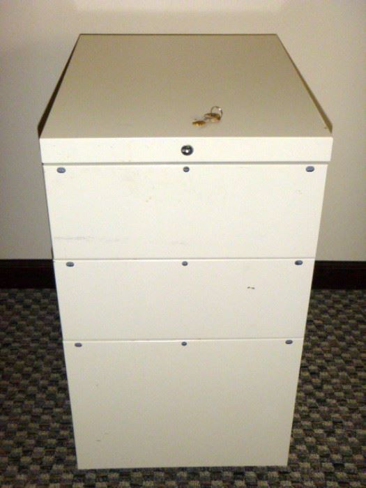 Rm 1 - 3-Drawer File Cabinet
