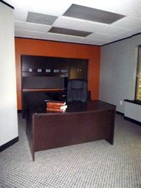 Rm 10 - Executive Desk Suite