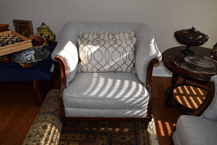 Accent Chair with Pillow