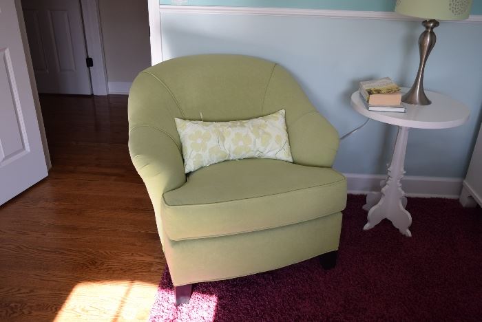 Accent Chair w Pillow