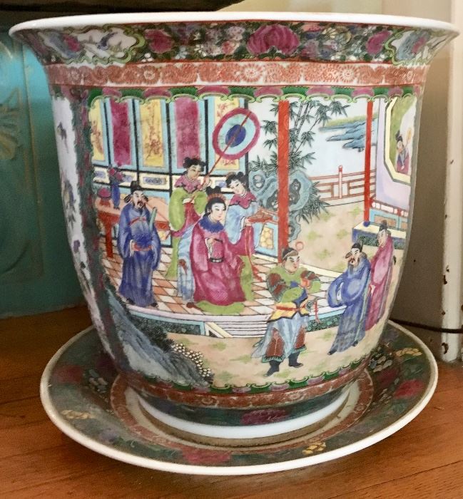 Large Scale Famille-Verte Planter with Under Plate