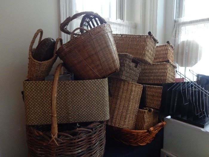 OH MY G-D!!! Lots of baskets and nice quality too!