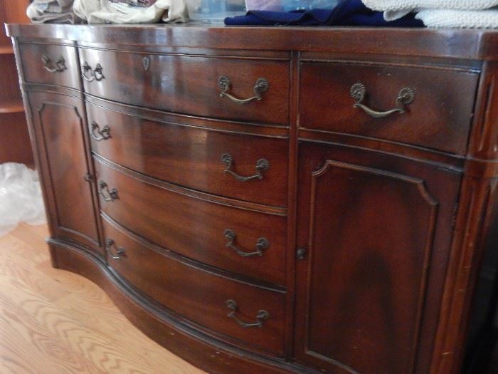 Lovely sideboard in the dinning room. Bow front and fine wood. Excellent condition!