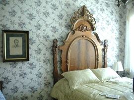 Beautiful Carved Antique Carved Walnut Lincoln Bed.