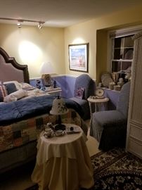 Overview of Bedroom and slipper chairs 