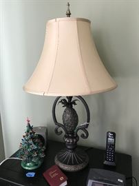The perfect guest lamp - a pineapple is always so welcoming!