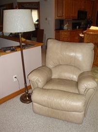 LANE Taupe Leather Recliner~Floor Lamp