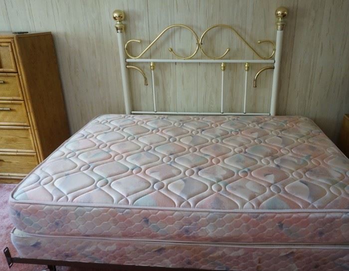 Fuil Size Metal Headboard and Rails