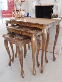 NESTING TABLES