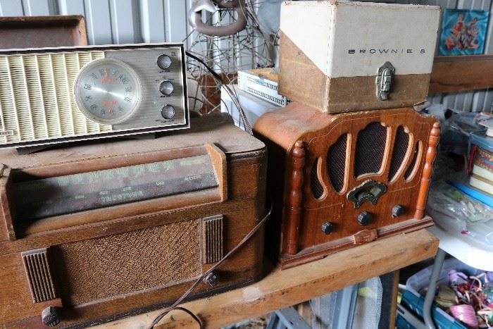 Vintage/ antique radios, clocks, cameras, typewriters