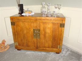 Beautiful HENREDON Dining Room Bar/Cabinet