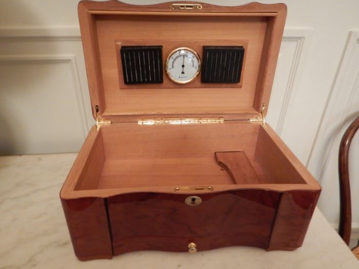 HUMIDOR